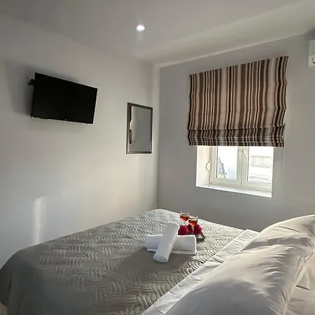 Eutixias House *